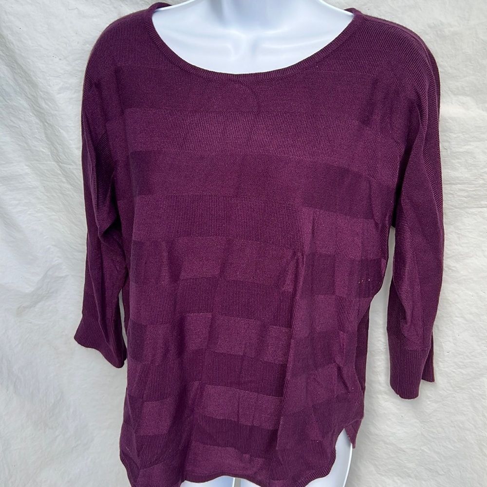 Design History ladies purple lite weight pullover sweater size Medium